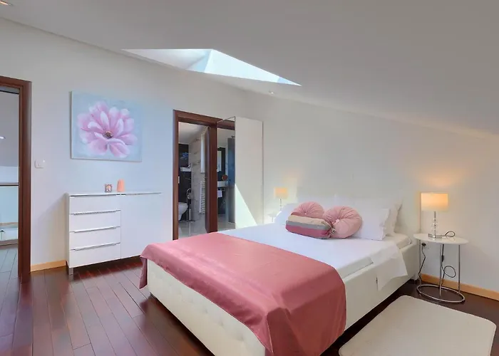 Kelly Villa *