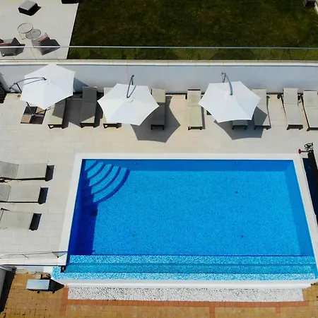 Kelly Villa